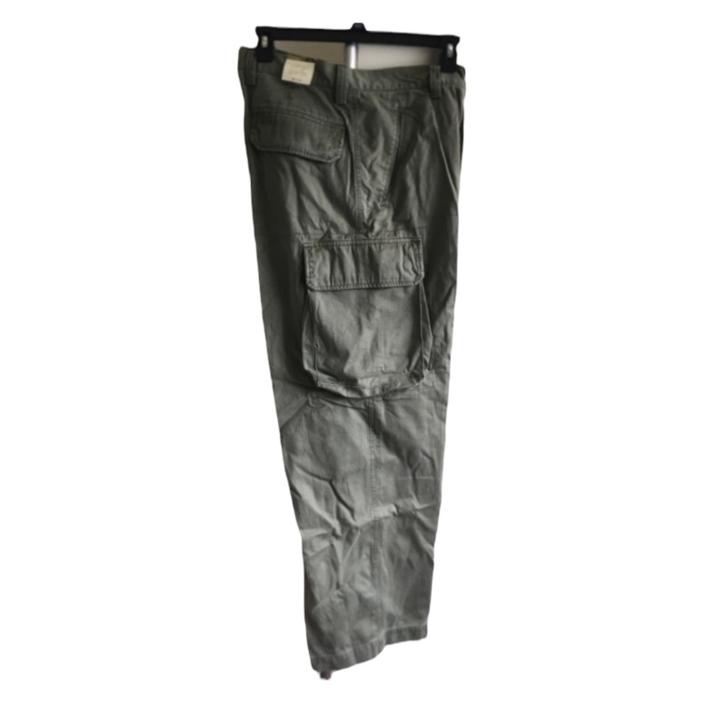 NWT GAP Cargo Pants. 36 x 32 Brand New with Tag.